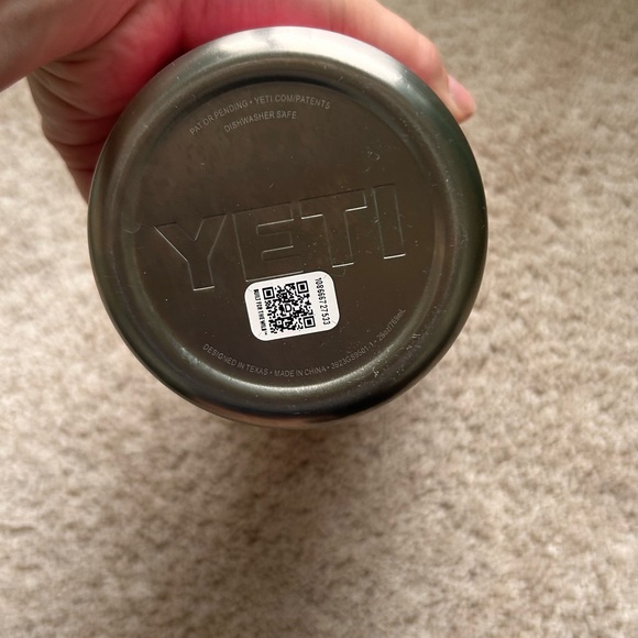 YETI Pink Insulated Bottle-26 Oz MAKE ME AN OFFER - Picture 3 of 6